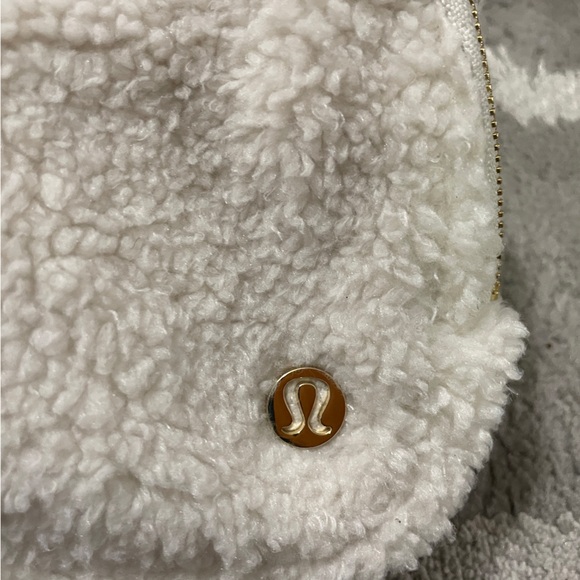 Lululemon Everywhere Belt Bag 1L Fleece - Picture 6 of 8